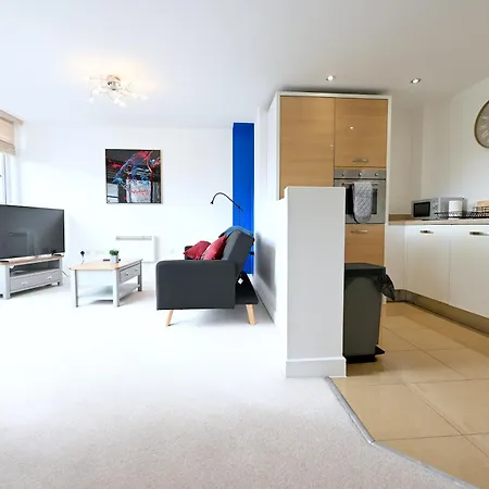 Perfect For Contractors & Families With Free Secure Parking! Apartment Farnborough  Exterior photo