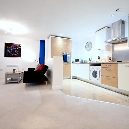 Getaway Deal Spacious Flat With Private Balcony And Secure Free Parking! Farnborough  Exterior photo