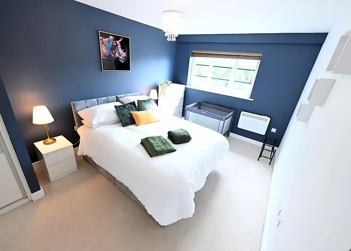 Perfect For Contractors & Families With Free Secure Parking!