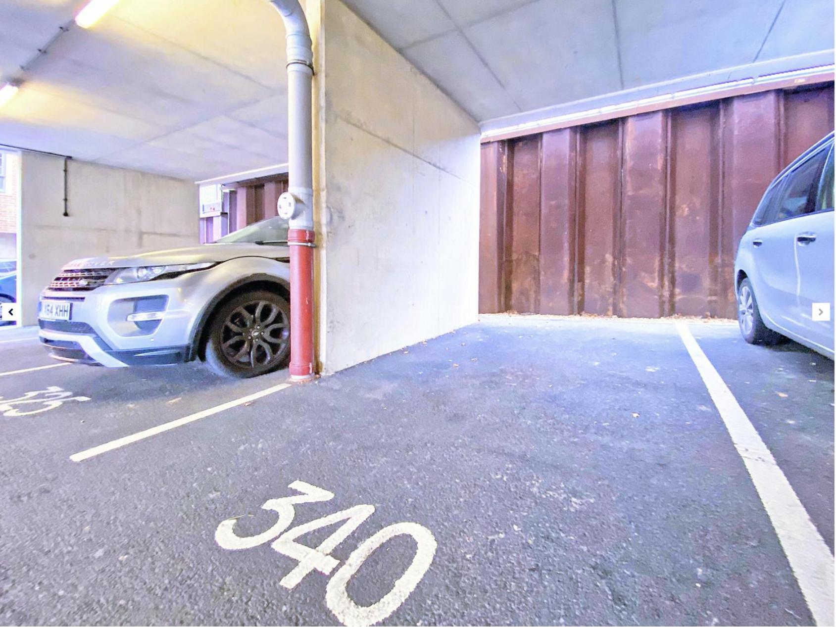 Apartment Perfect For Contractors & Families With Free Secure Parking!