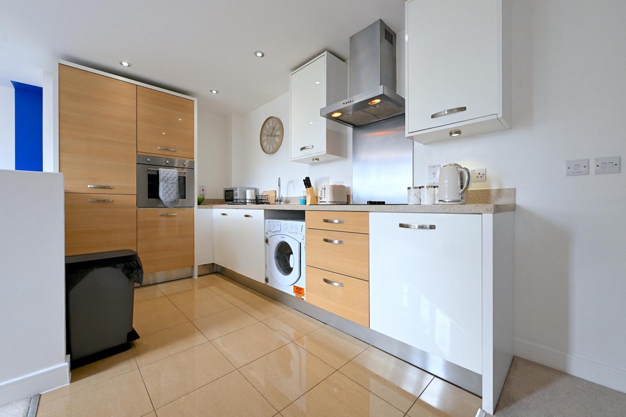 Perfect For Contractors & Families With Free Secure Parking! *