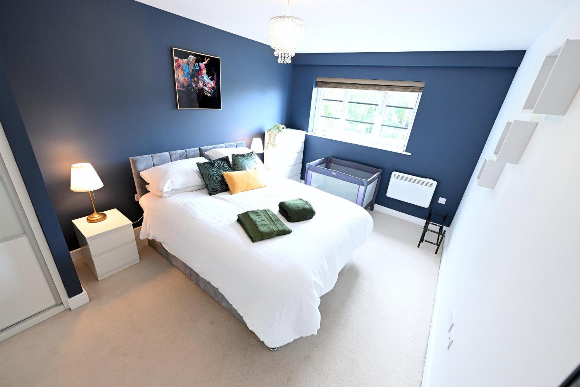 Apartment Perfect For Contractors & Families With Free Secure Parking!