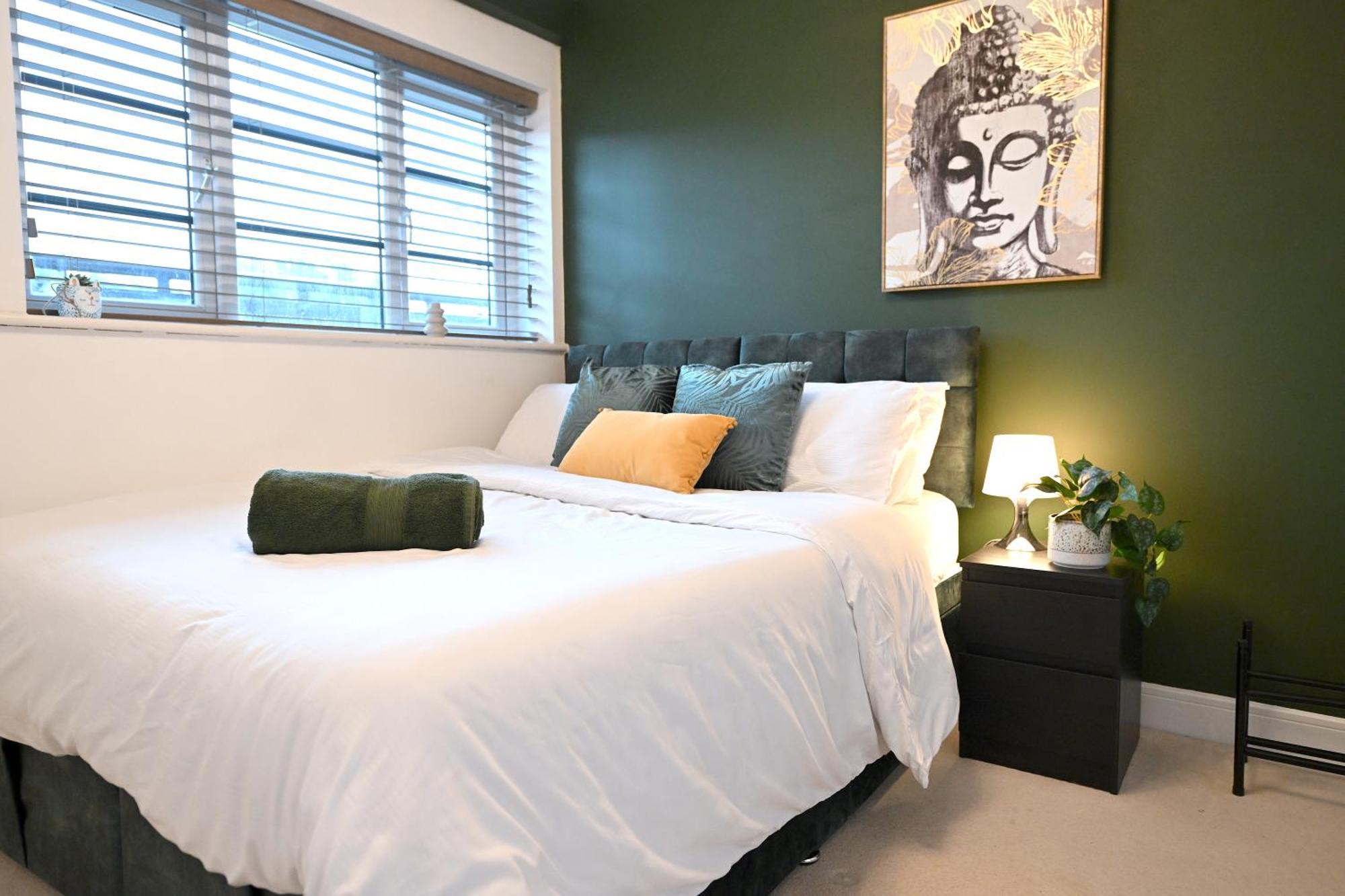 Perfect For Contractors & Families With Free Secure Parking! Apartment Farnborough (Hampshire)