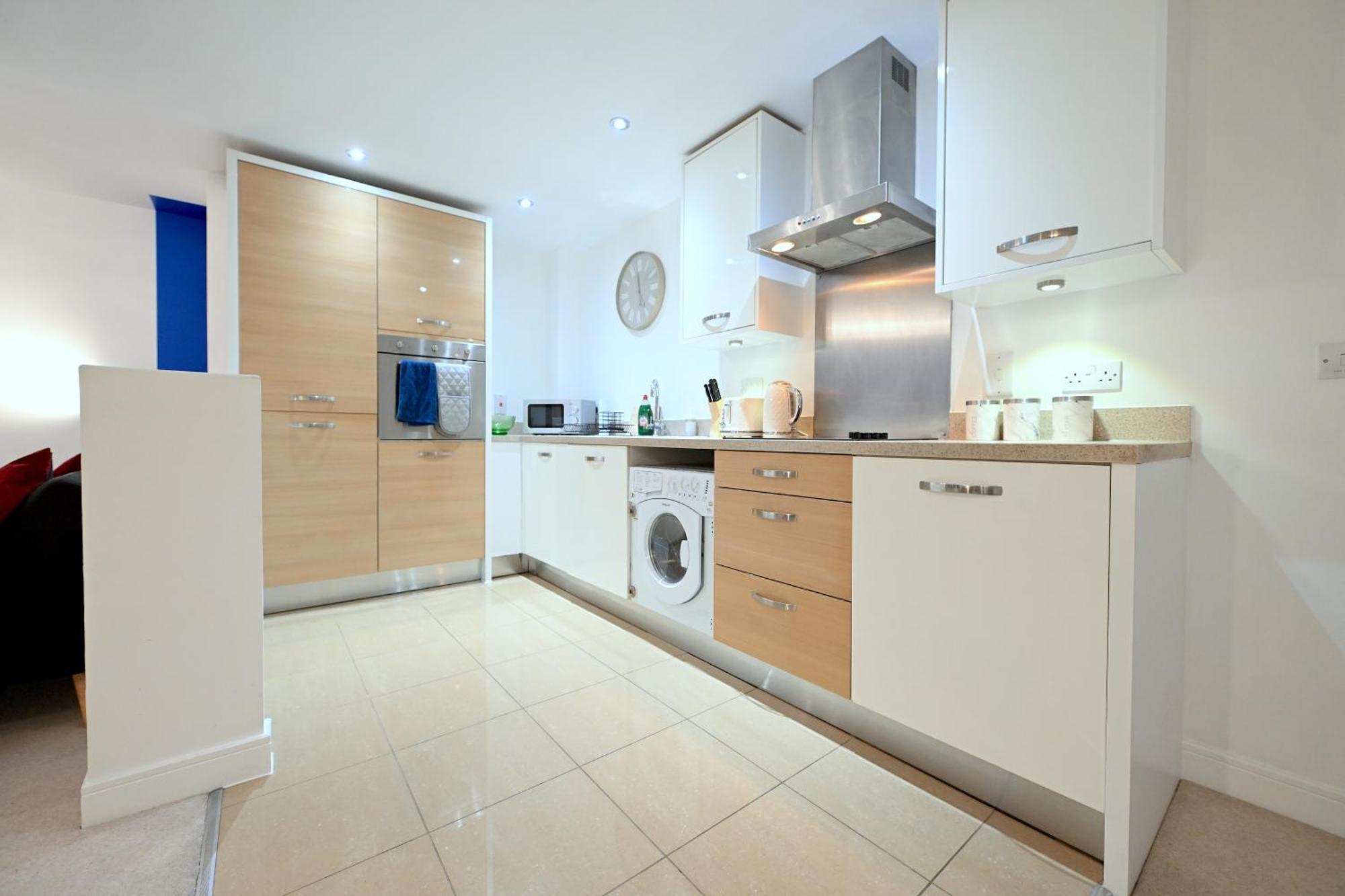 Apartment Perfect For Contractors & Families With Free Secure Parking!