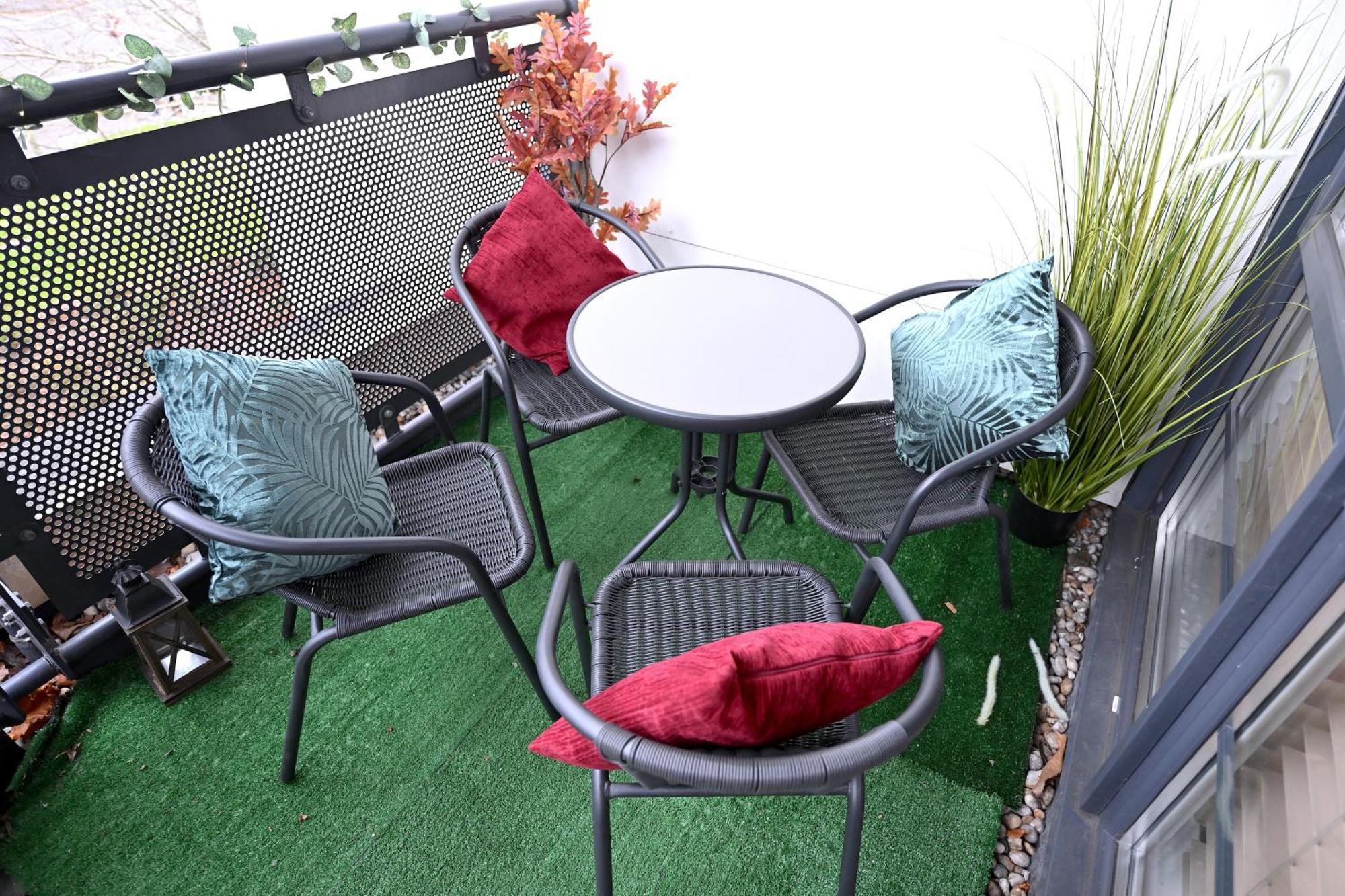 Perfect For Contractors & Families With Free Secure Parking! Apartment *