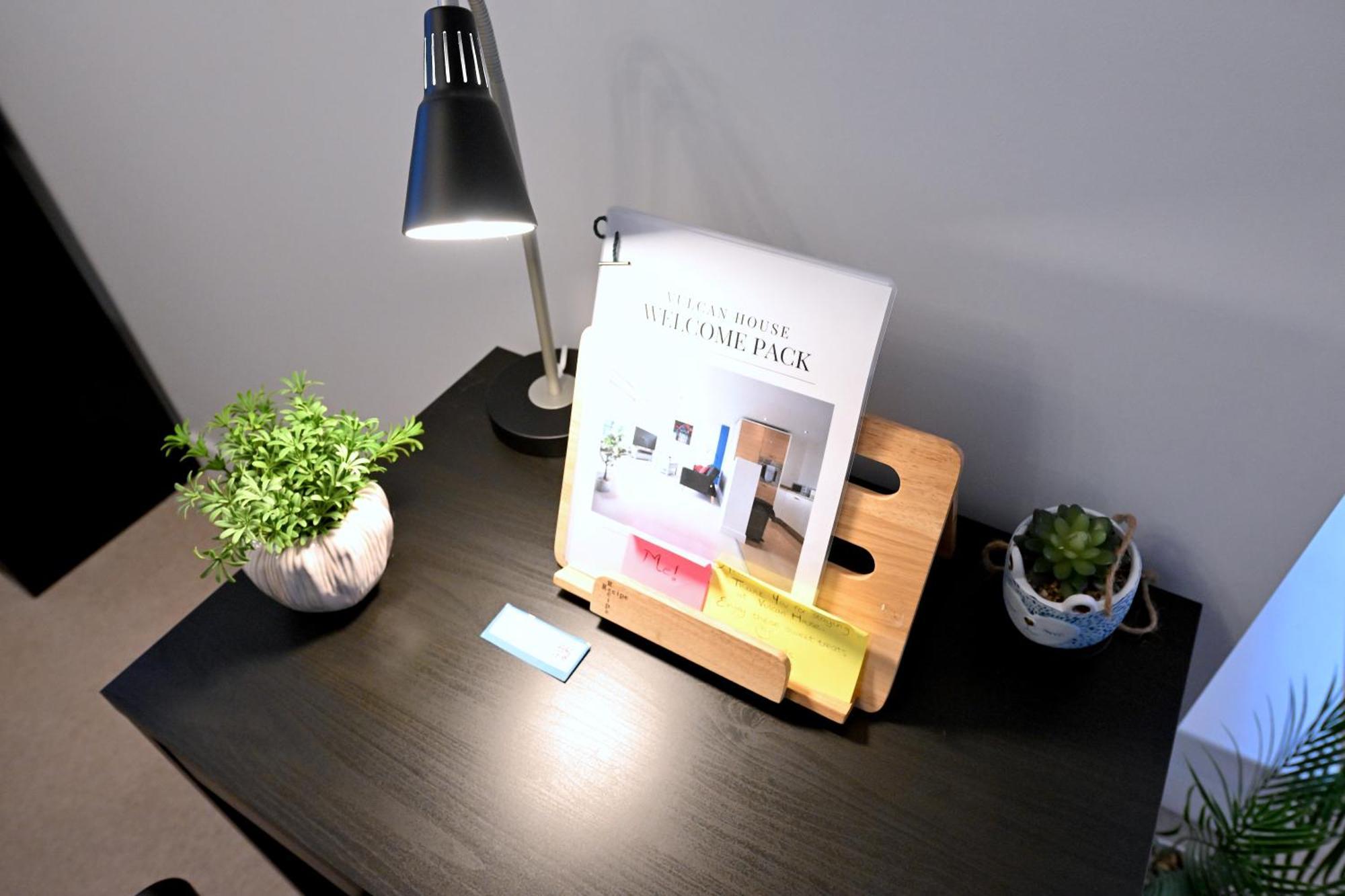 Perfect For Contractors & Families With Free Secure Parking! Apartment Farnborough (Hampshire)