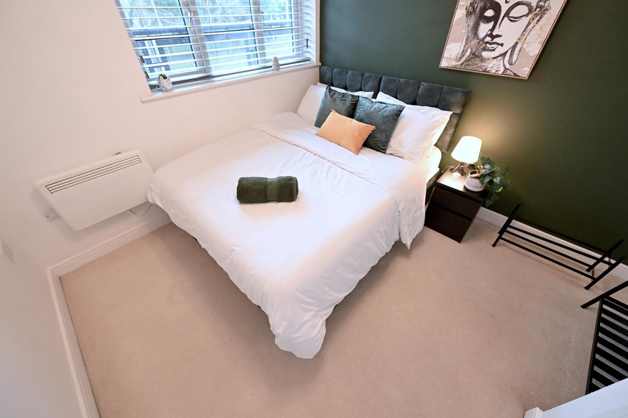 Perfect For Contractors & Families With Free Secure Parking! *