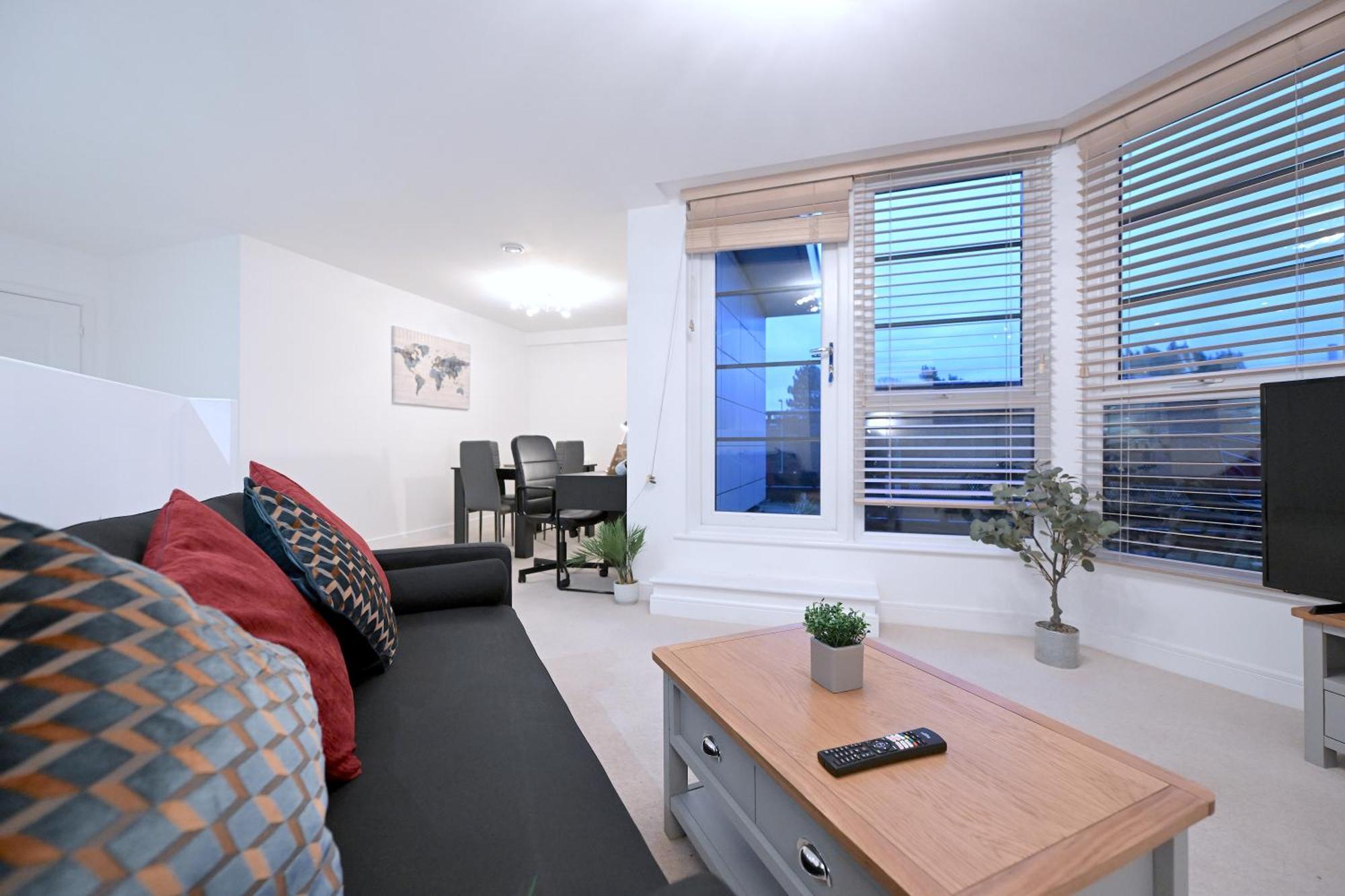 Perfect For Contractors & Families With Free Secure Parking! Apartment