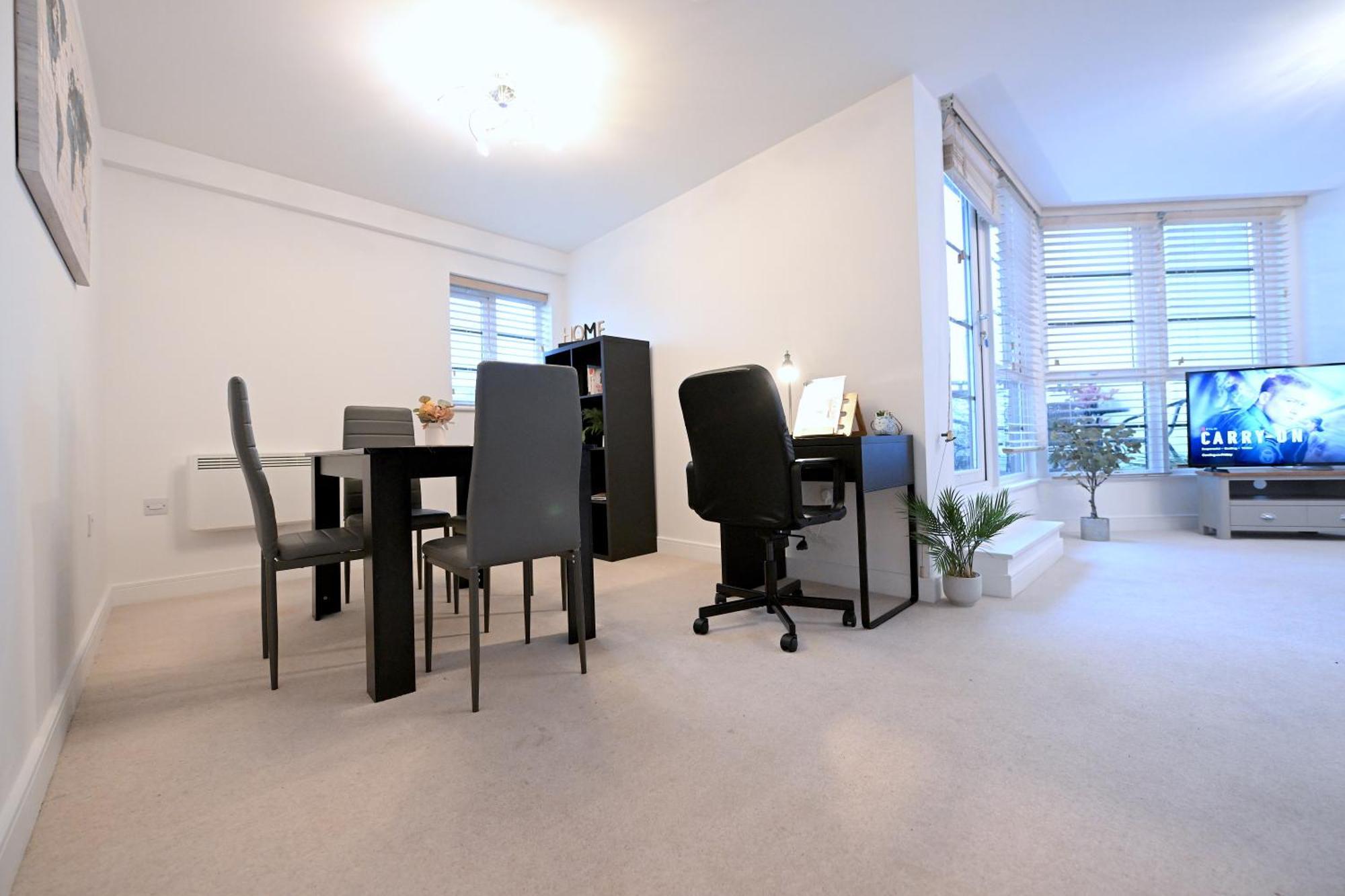 Perfect For Contractors & Families With Free Secure Parking! Apartment *