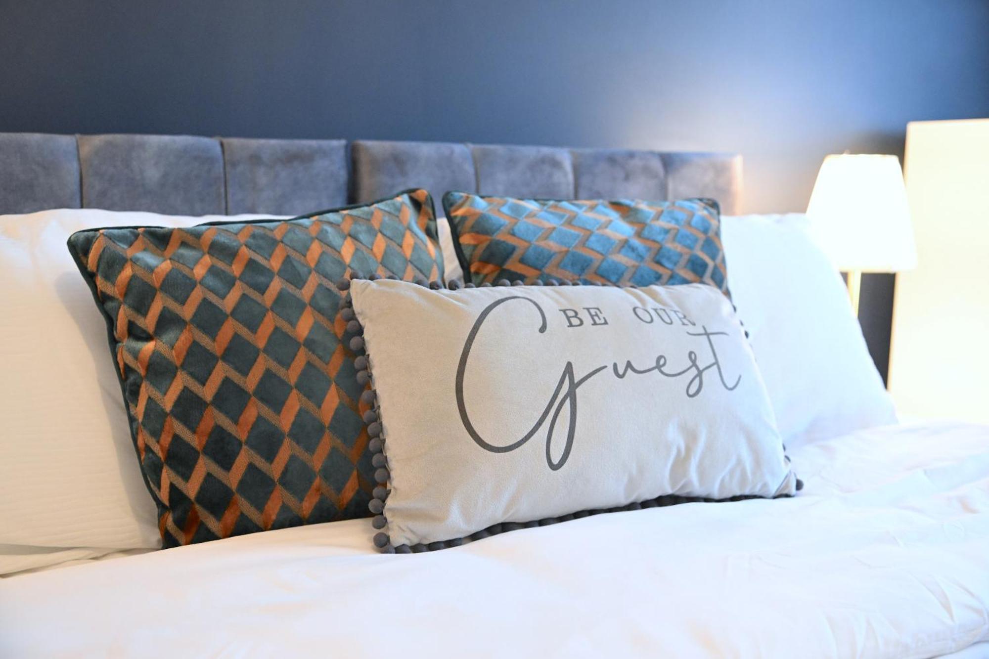 Perfect For Contractors & Families With Free Secure Parking! Apartment *