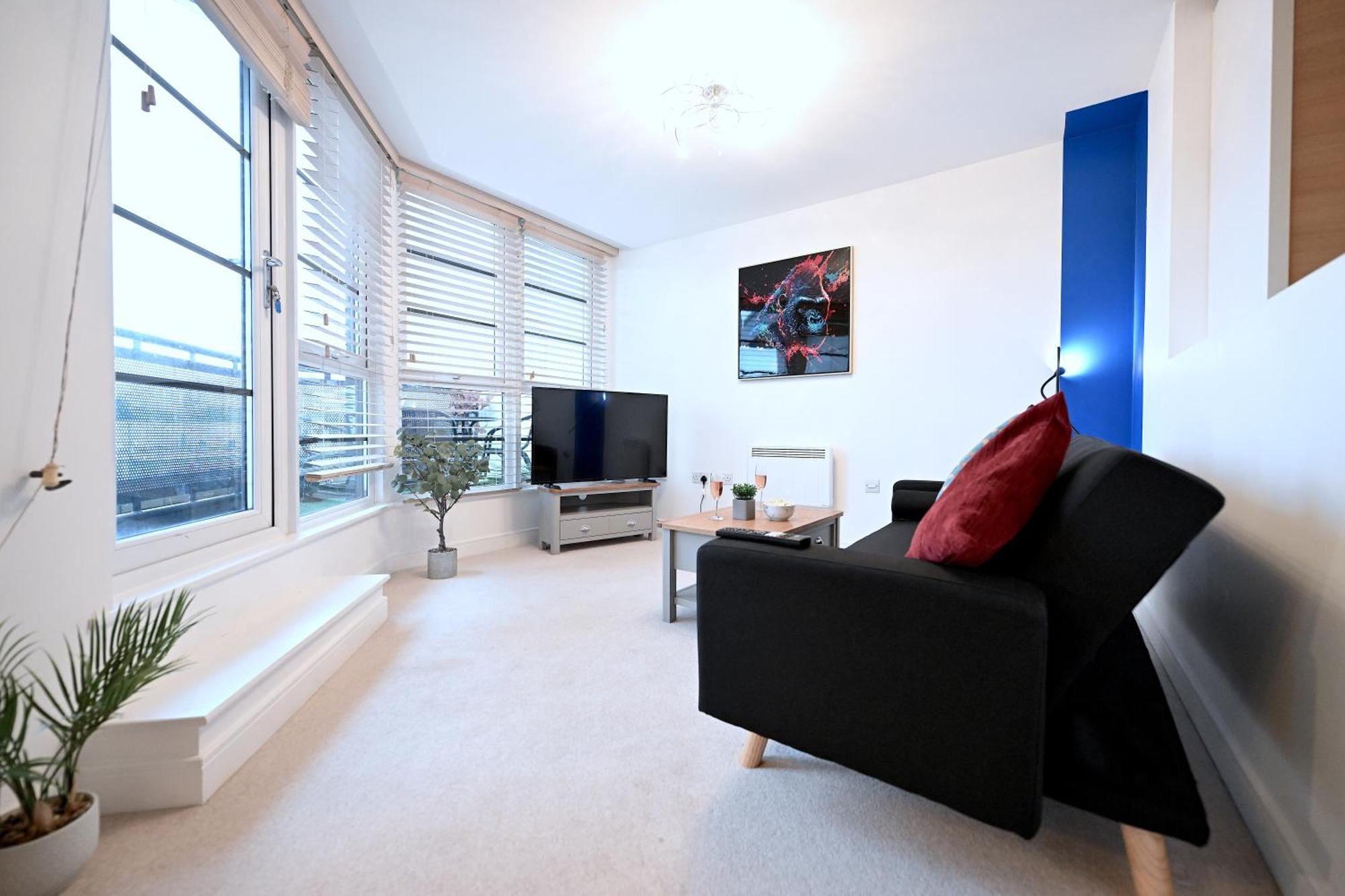 Perfect For Contractors & Families With Free Secure Parking! Apartment *