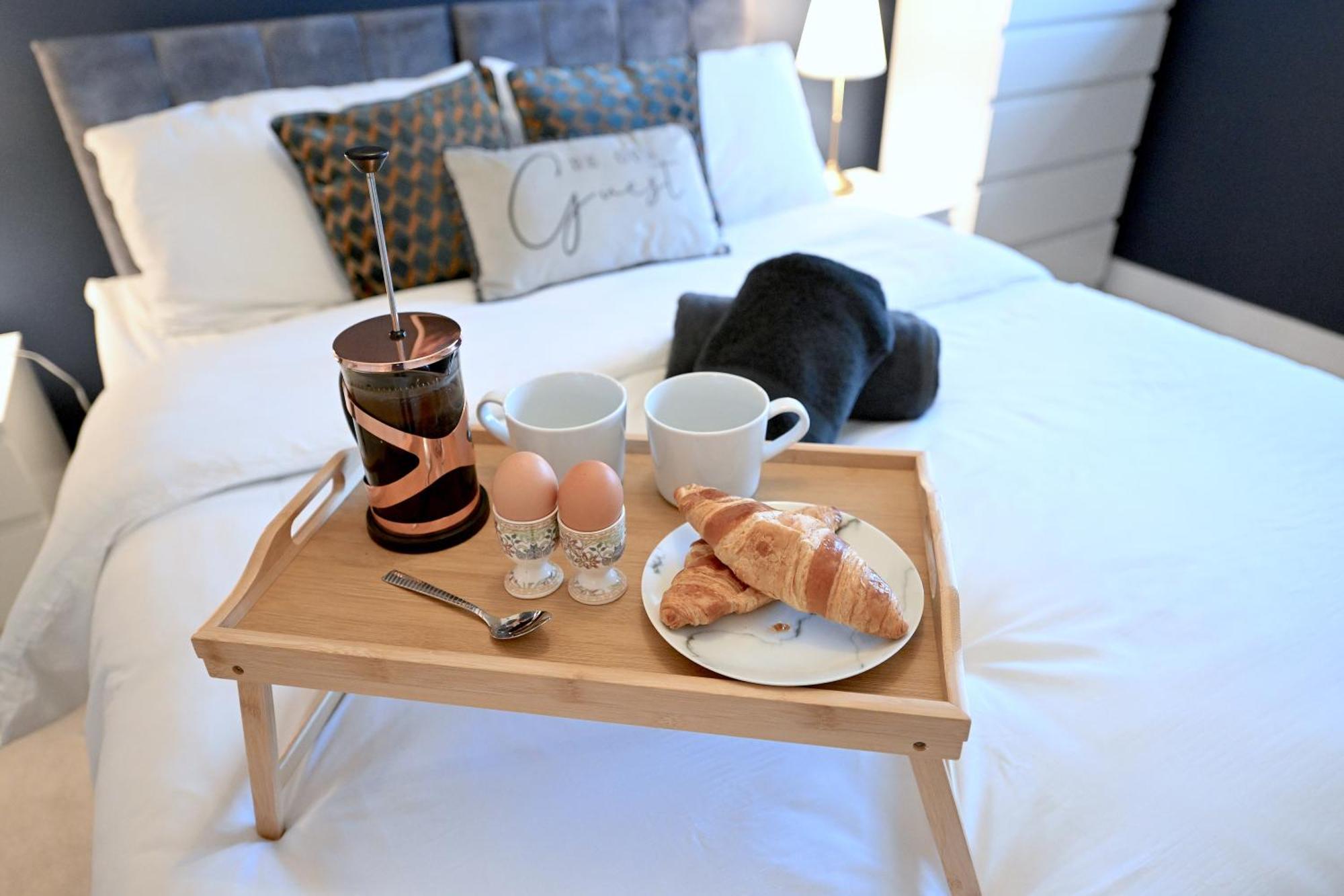 Perfect For Contractors & Families With Free Secure Parking! Apartment