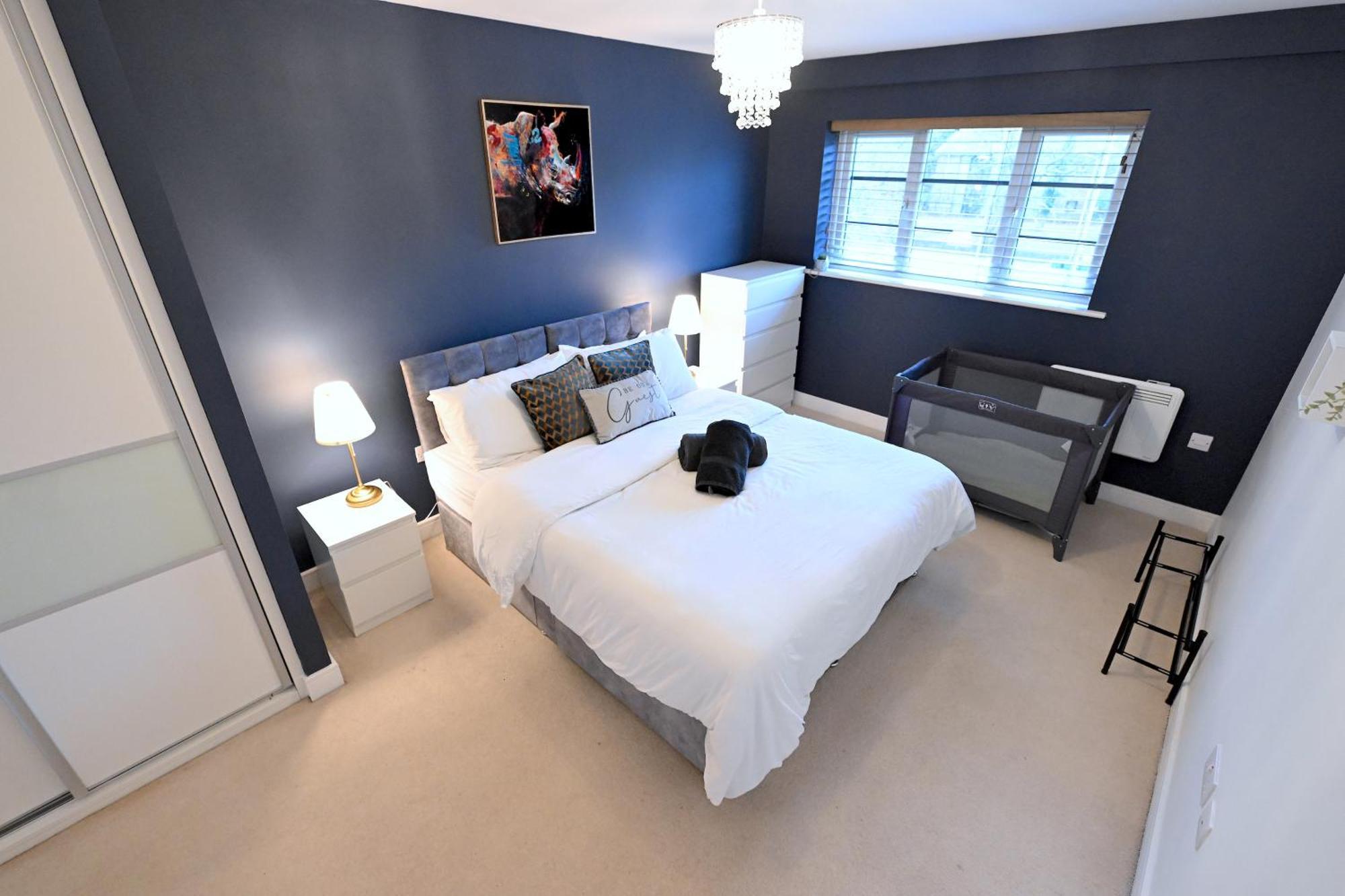 Apartment Perfect For Contractors & Families With Free Secure Parking! *