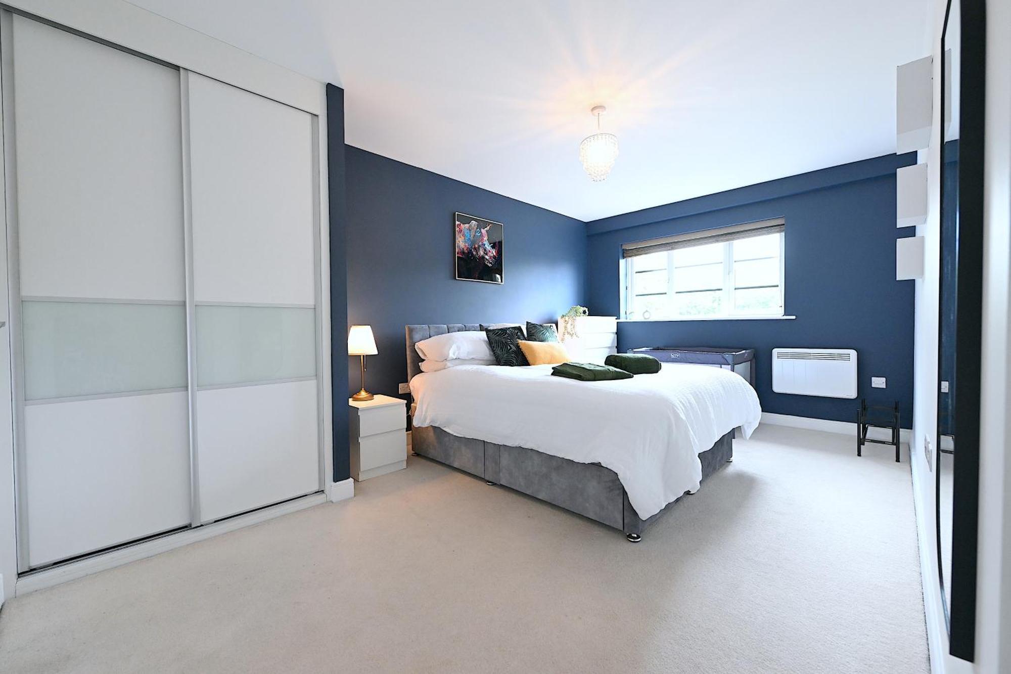 Perfect For Contractors & Families With Free Secure Parking! Apartment