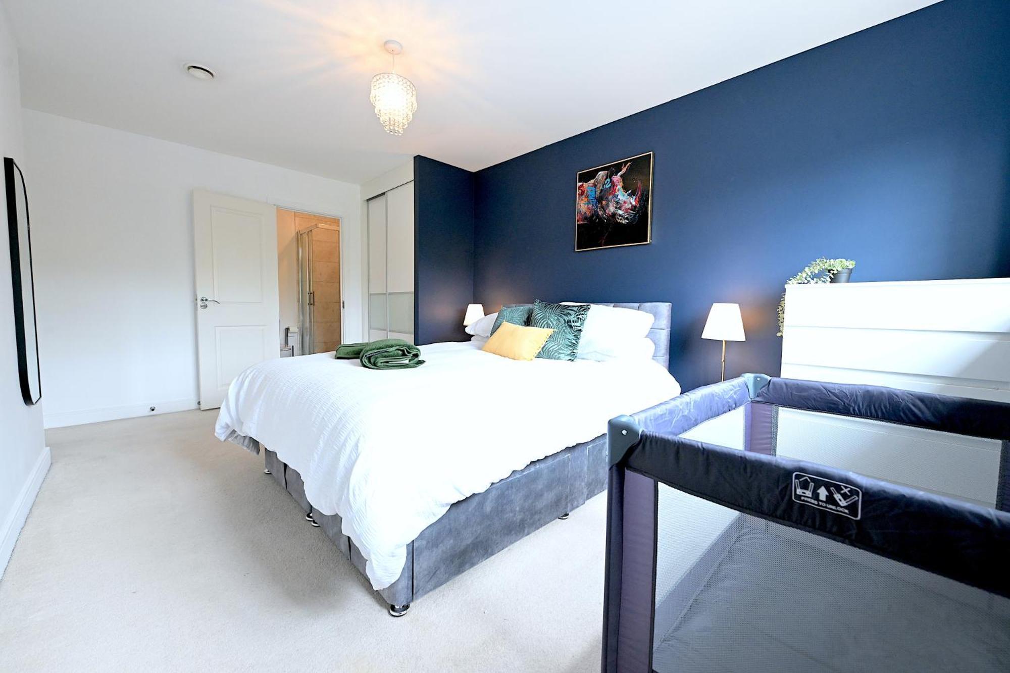 Apartment Perfect For Contractors & Families With Free Secure Parking! Farnborough (Hampshire)
