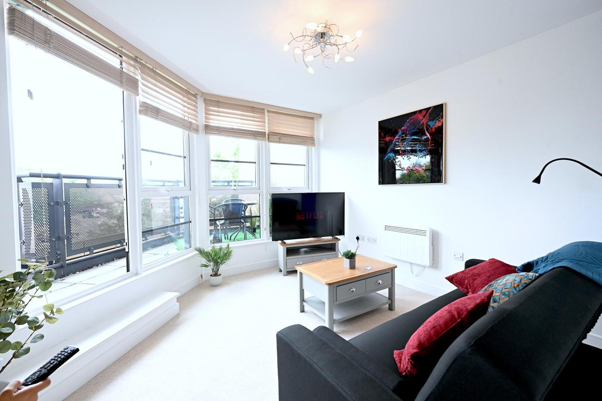 Apartment Perfect For Contractors & Families With Free Secure Parking! Farnborough (Hampshire)