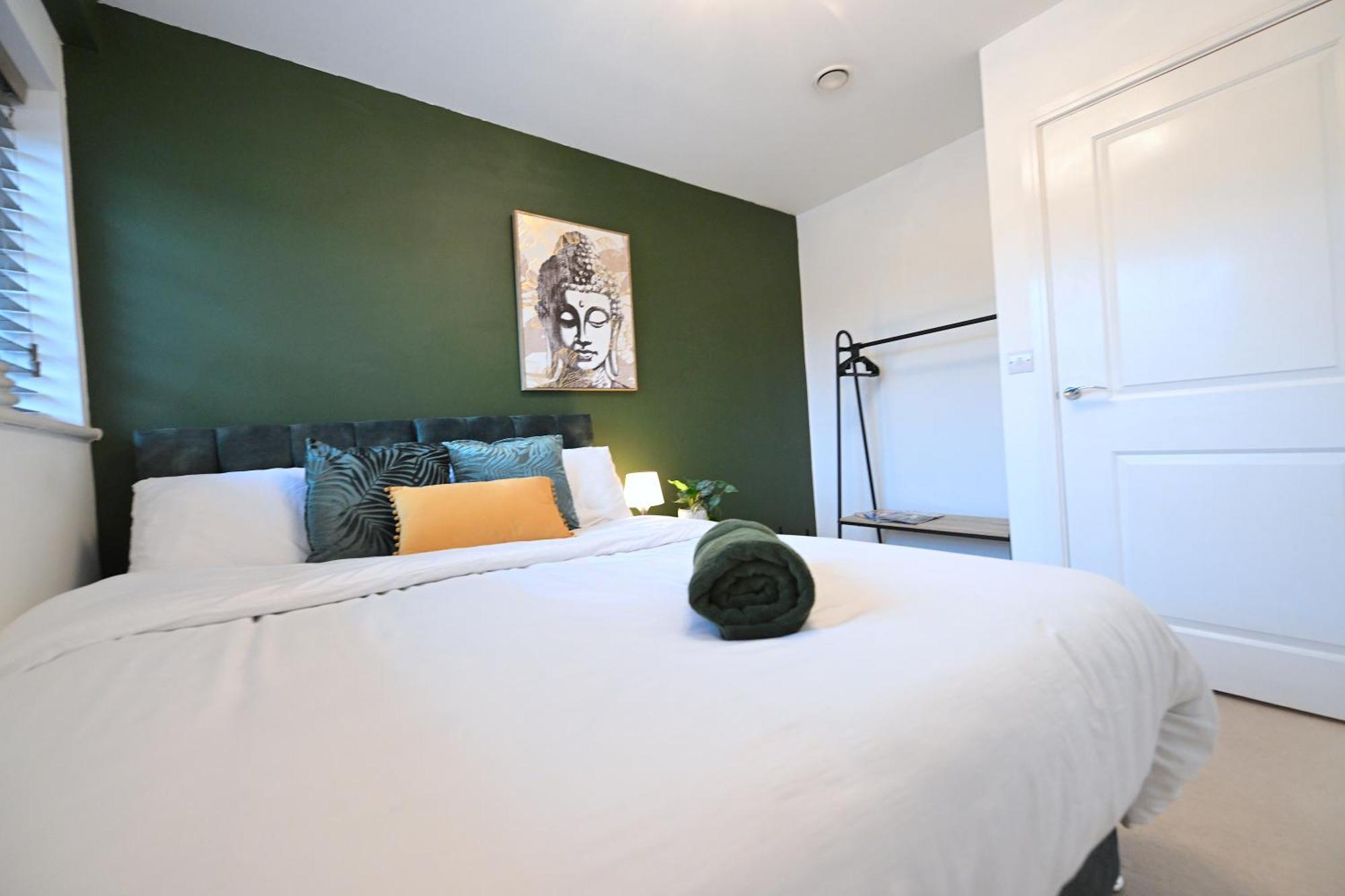Apartment Perfect For Contractors & Families With Free Secure Parking! *