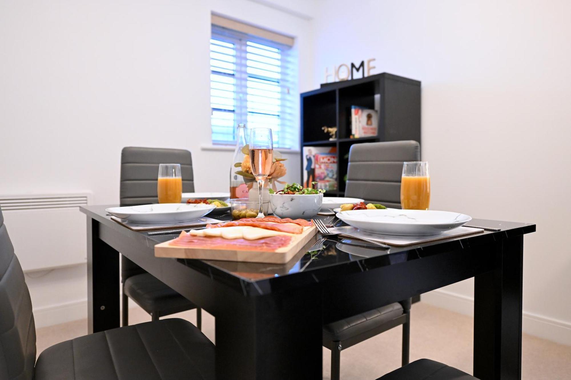 Apartment Perfect For Contractors & Families With Free Secure Parking!