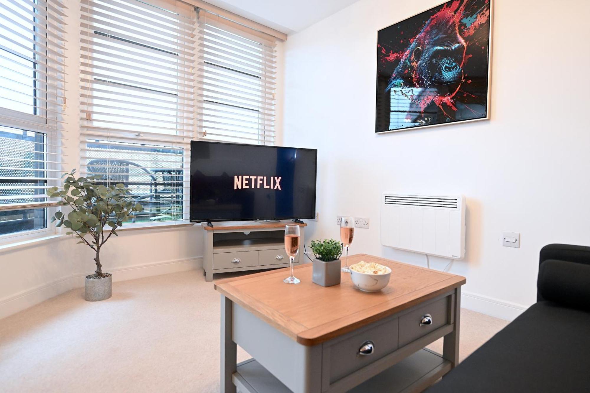 Perfect For Contractors & Families With Free Secure Parking! Farnborough (Hampshire)